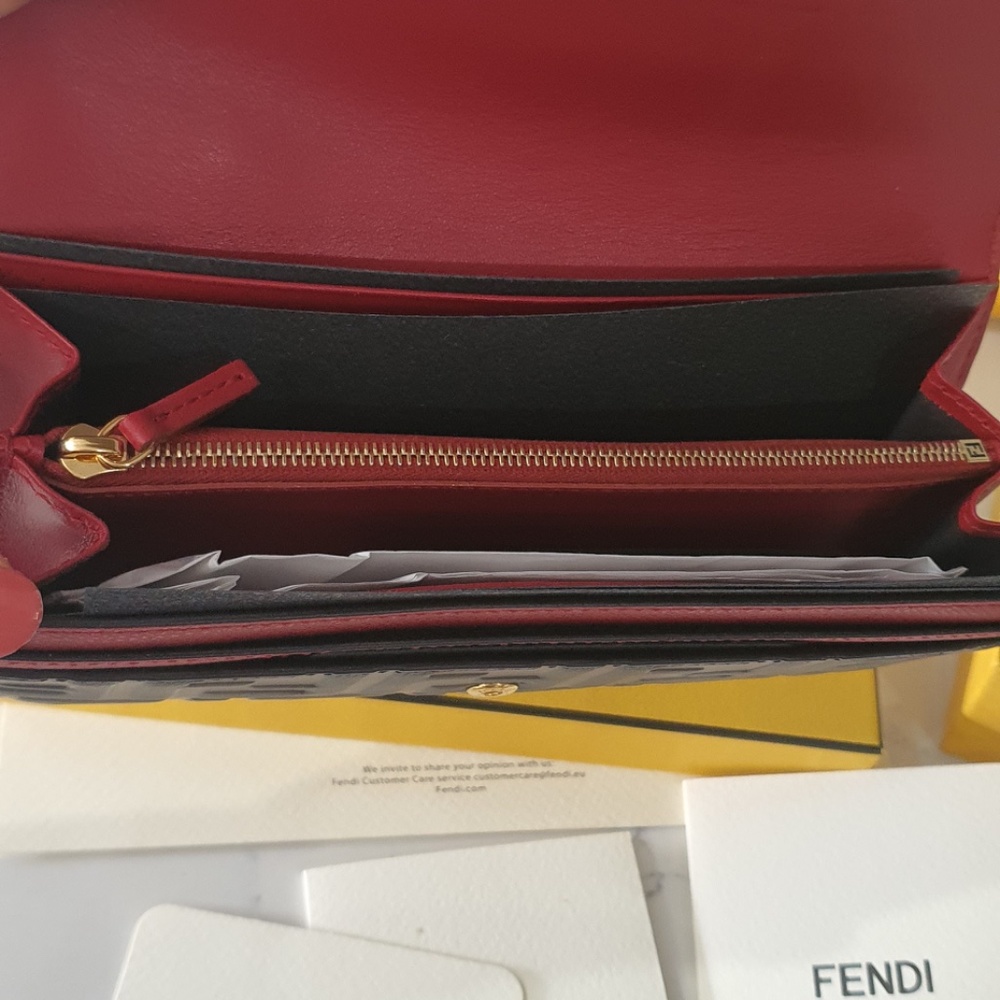 Fendi Continental Red wallet - Picture 6 of 9